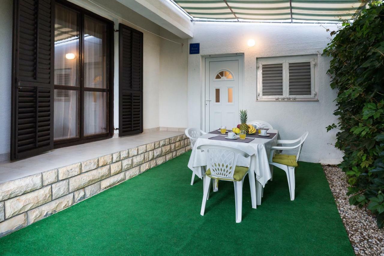 Cozy Apartment Josipa Привлака Экстерьер фото