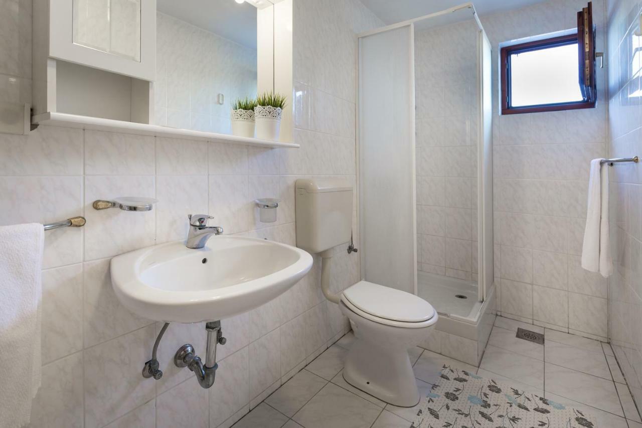 Cozy Apartment Josipa Привлака Экстерьер фото